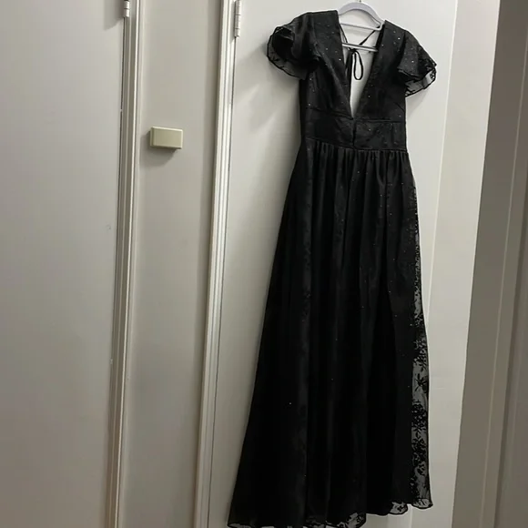Aidan Mattox | Dresses | Aidan Mattox Vneck Maxi With Flutter Sleeve Black  Gown | Poshmark